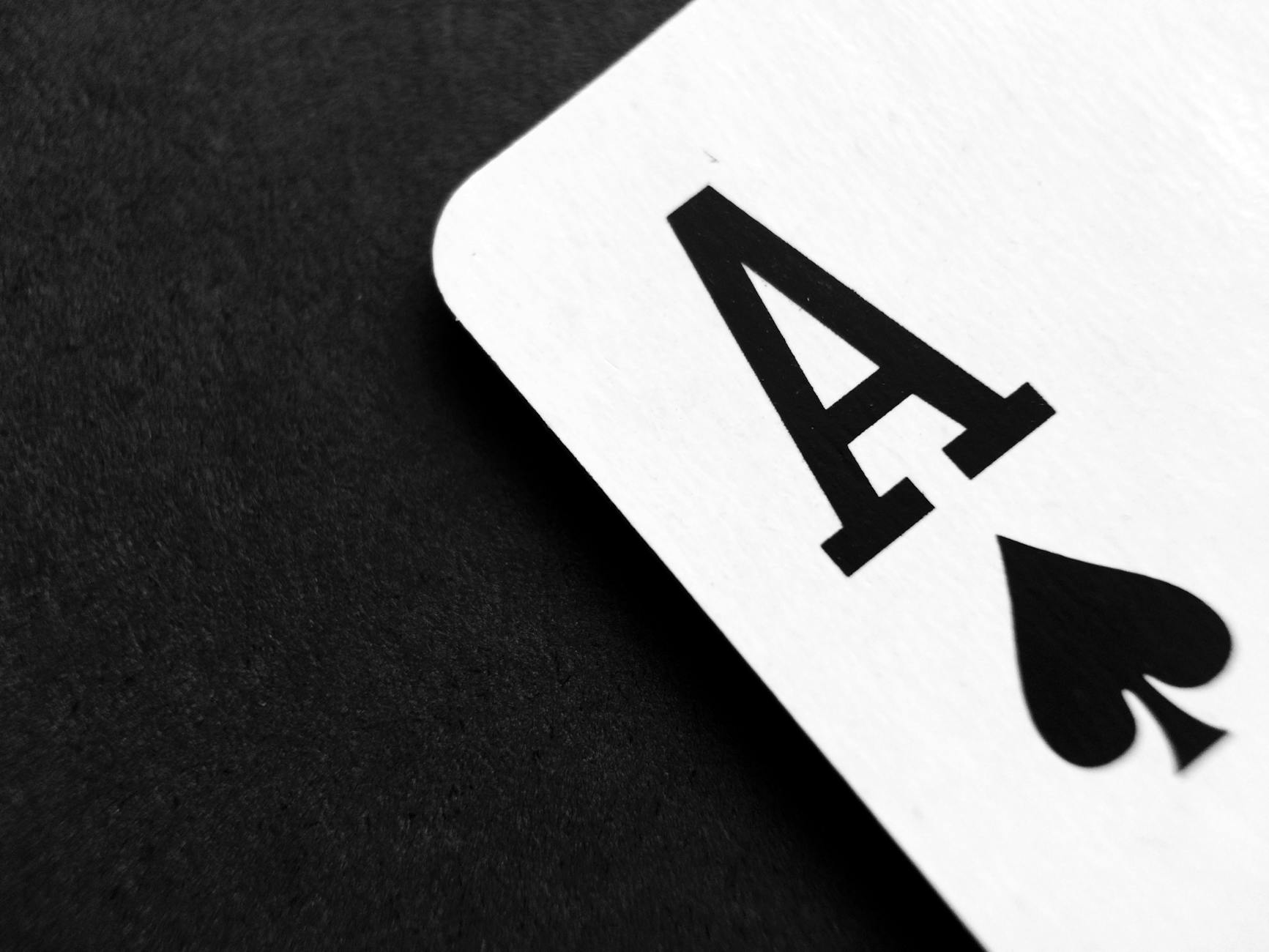 Poker cash vs turnee: avantaje, dezavantaje și tip de jucător